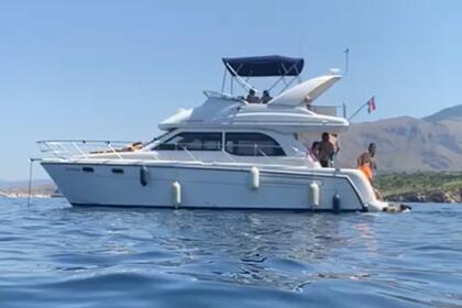 Noleggio Barca a motore Bayliner 34 Fly Taormina