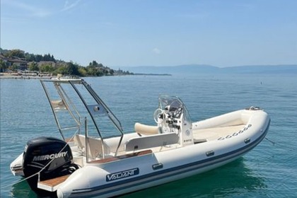 Hire Motorboat Valiant 685 Classic Hyères