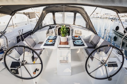 Verhuur Zeilboot BENETEAU Oceanis 381 Alimos