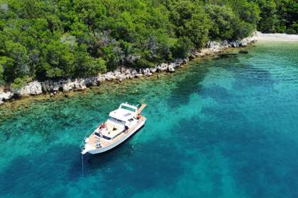 Charter Motorboat Chris Craft 31 Commander Sport Express Corfu