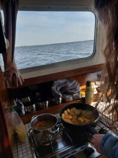 Nieuwe Niedorp Motorboat Hooveld 860 peugot diesel 60 pk Hooveld alt tag text