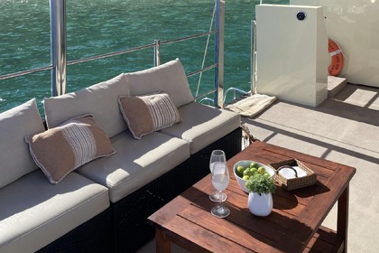 Alquiler Lancha Custom Catamaran 32 Cabo San Lucas