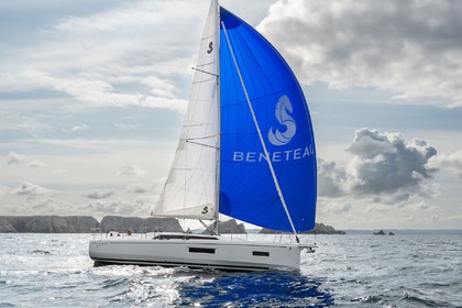 Location Voilier Beneteau Oceanis 37.1 Arzon