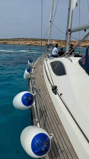 Kalkara Sailboat JEANNEAU DS54 alt tag text