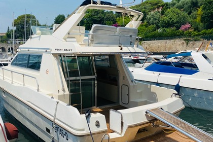 Hire Motorboat Mochi Craft 38 Fly Frattamaggiore