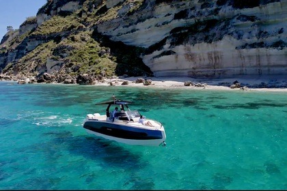 Hire Motorboat Invictus GT280s Halkidiki