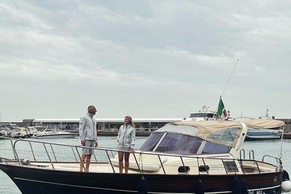 Miete Motorboot Fratelli Aprea Gozzo 32 cabinato Salerno