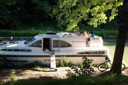 Hire Houseboat Classic Haines Rive 40 Homps