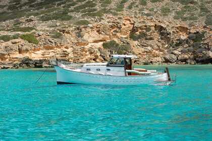 Hire Motorboat Llaüt de madera Artesanal Ca'n Pastilla