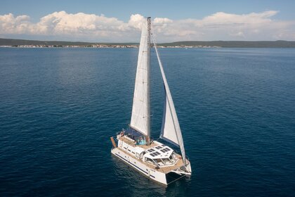 Rental Catamaran Custom Made Upwind 50 Eco - 4 + 1 cab. Trogir