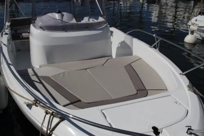 Hire Motorboat Jeanneau Cap Camarat 6.5 Cc La Rochelle