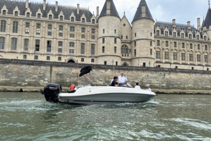 Hire Motorboat Bayliner VR5 Bow Rider HB Paris