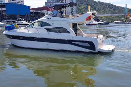Hire Motorboat Antares 40 Balneário Camboriú
