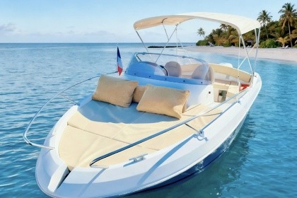 Hire Motorboat Beneteau Flyer 650 Sundeck Cannes