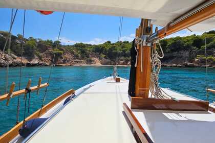 Charter Sailboat Traditional wooden boat Trehandiri Spetses