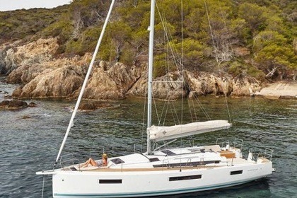 Charter Sailboat Jeanneau Sun Odyssey 440 Portimão