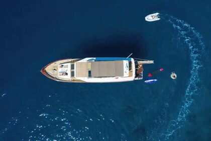 Rental Motor yacht Custom Blanka Podstrana