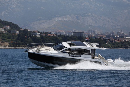 Charter Motorboat Sealine Sealine C335V Kaštela