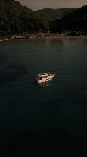 Općina Omiš Motorboat Jeanneau Merry Fisher 855 alt tag text