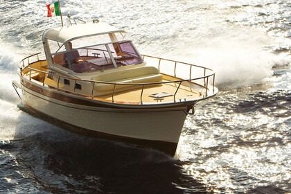 Miete Motorboot Fratelli Aprea 32 Hard Top Castellammare di Stabia
