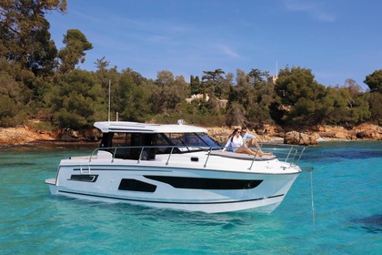 Hire Motorboat Jeanneau Merry Fisher 1095 Bacoli