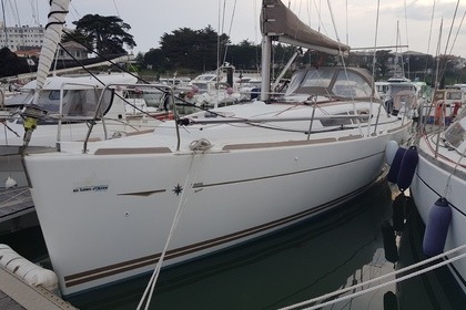 Rental Sailboat Jeanneau Sun Odyssey 33i Saint-Gilles-Croix-de-Vie