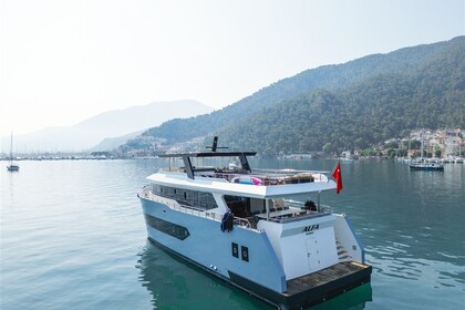 Czarter Jacht motorowy Luxury Motoryacht with a capacity of 9 people 2025 Fethiye