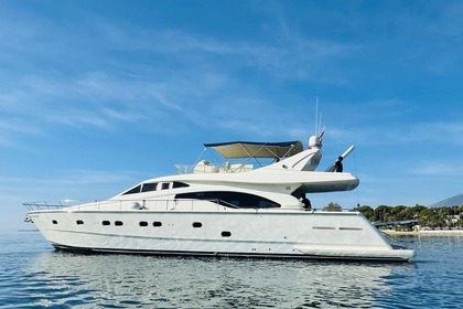 Hyra båt Motorbåt Ferreti 70 Marbella