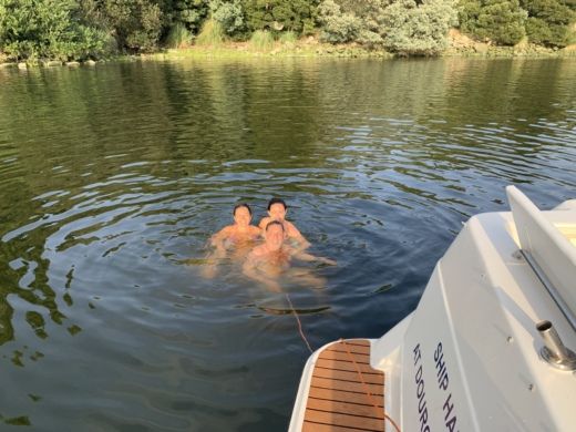 Oporto Motorboat Bayliner Ciera 24 alt tag text