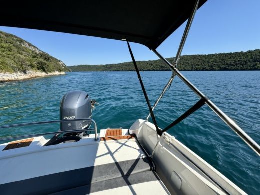 Rovigno Motorboat Galia 630 Sundeck alt tag text