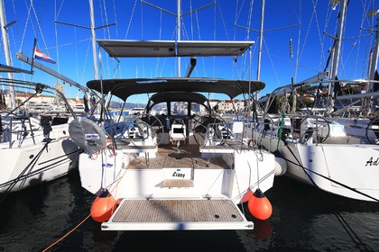 Чартер Парусная лодка Bavaria Yachtbau Bavaria C42 Трогир