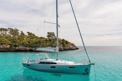 Charter Sailboat Beneteau Oceanis 41.1 Furnari