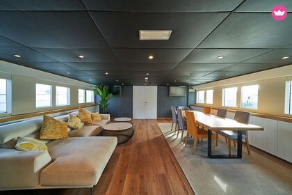 Charter Motor yacht yate eventos Ibiza