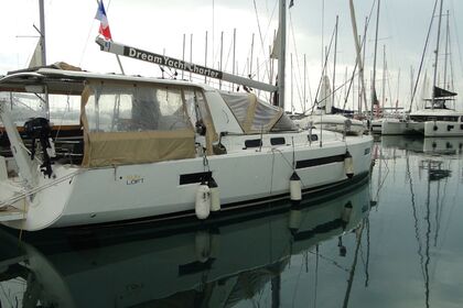 Rental Sailboat Jeanneau Sun Loft 47 monocat Alimos