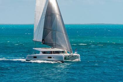 Charter Catamaran  LAGOON 42 17 WATERMAKER Mahé