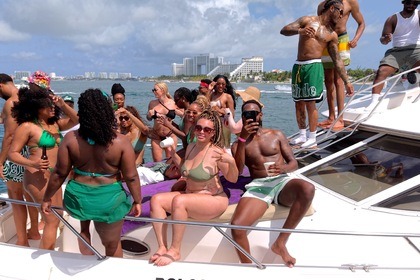 Noleggio Barca a motore Sea Ray Express Bridge Cancún