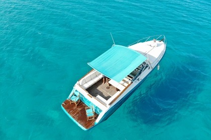 Hire Motorboat Glastron Riviera IV 350 Mahón
