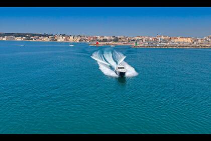 Hire Motorboat Gagliotta 42 piedi Nettuno