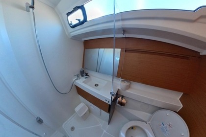 Rental Sailboat Jeanneau Sun Odyssey 410 Pirovac