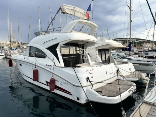 Bandol Motorboat Beneteau ANTARES 36 alt tag text