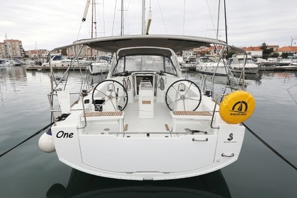 Noleggio Barca a vela BENETEAU OCEANIS 38 Zaravecchia