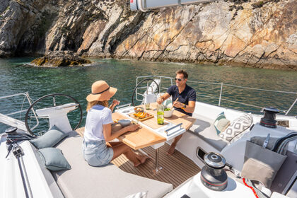Hire Sailboat Beneteau Oceanis 37.1 Mallorca