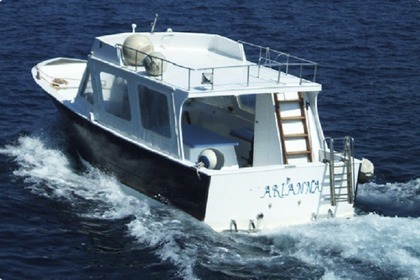 Charter Motorboat Cantieri Navali Cruiser 33 Aeolian Islands