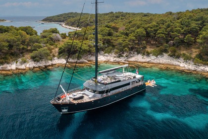 Miete Segelyacht Custom Sailing Yacht Rara Avis Marina Nava