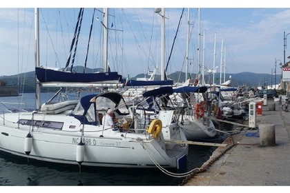 Location Voilier BENETEAU OCEANIS 37 Piombino