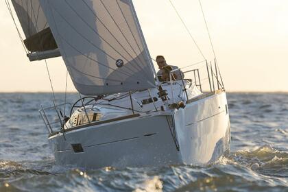 Hire Sailboat JEANNEAU SUN ODYSSEY 349 Saint-Mandrier-sur-Mer