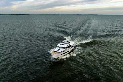 Charter Houseboat Delphia Bluescape 1200 FLY Makkum
