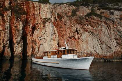 Location Bateau à moteur New Wooden Boat Motor boat Hvar