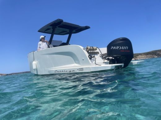 Менорка Motorboat cattleya x6 alt tag text