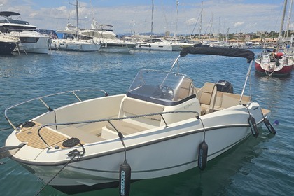 Hire Motorboat Quicksilver Activ 675 Open Saint-Raphaël